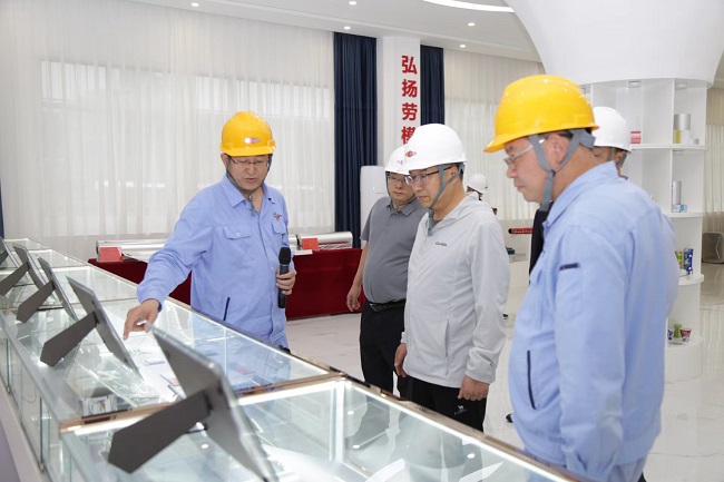 新安縣縣委常委、副縣長吳良到萬基控股集團(tuán)調(diào)研