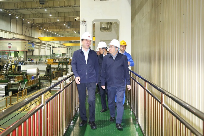 鞏義市委副書記、市長張東輝一行到萬基控股集團調(diào)研