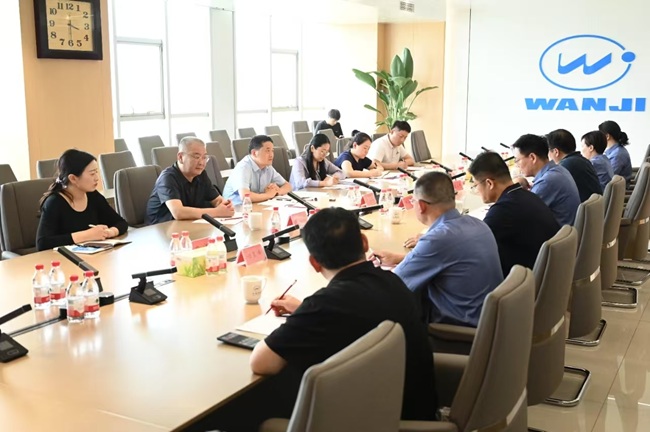 河南省財(cái)政廳副廳長(zhǎng)李英哲一行到萬基控股集團(tuán)調(diào)研